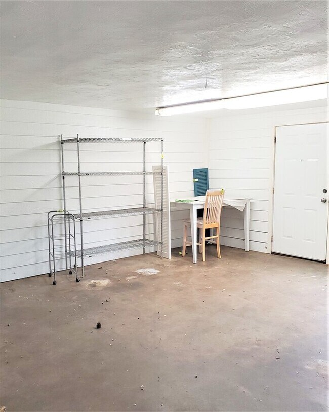 Building Photo - AMAZING 3 BED, 2 BATH Plus Study MILLERS ADDITION NW OKC