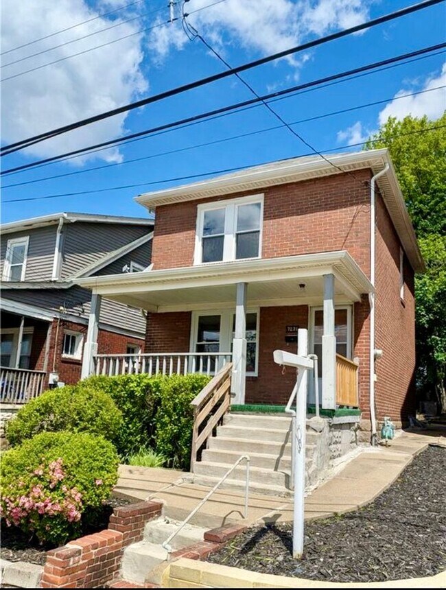 Building Photo - Now Available – Spacious 2 Bedroom Single-Family Home in Pittsburgh’s East End