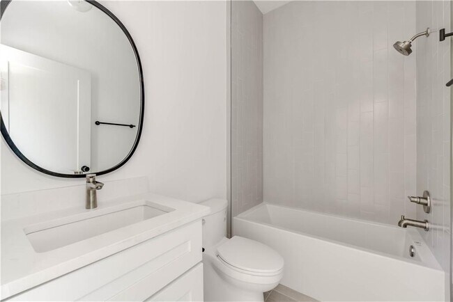 Building Photo - 4800 Vinson Dr