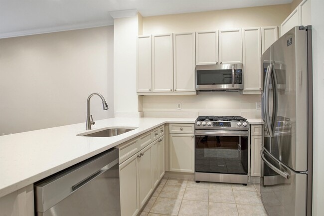 Building Photo - 61 Grand St