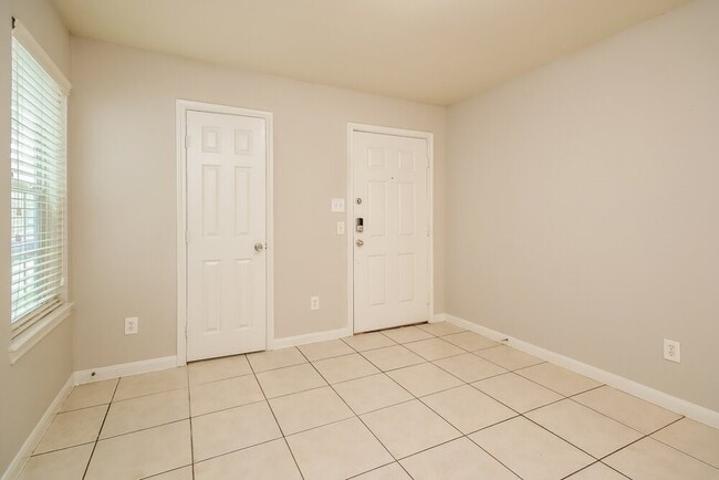 Building Photo - 4959 N Cancun Dr