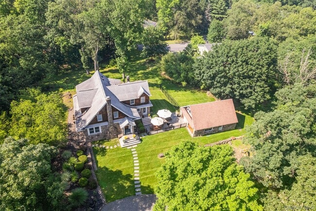 Building Photo - 424 Storms Rd