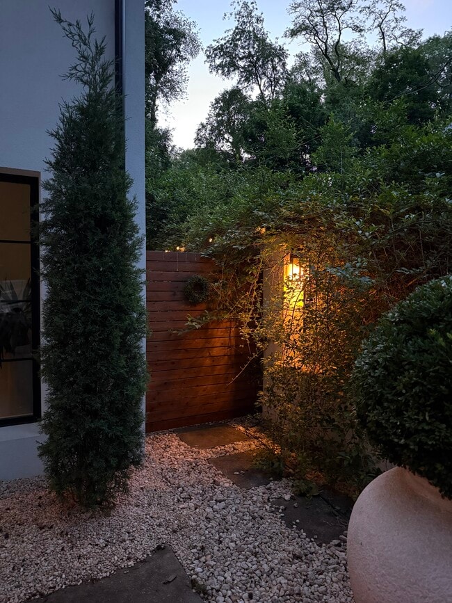 Building Photo - 204 Datura Dr