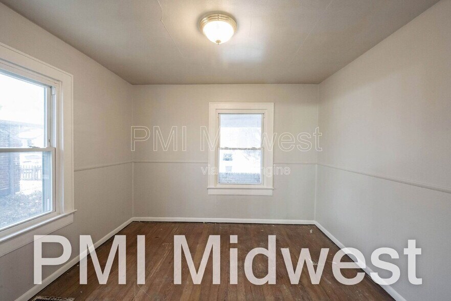 Building Photo - 2905 E 17th St