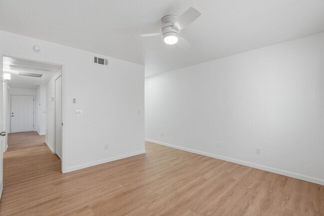 Building Photo - 317 N Vine Ave