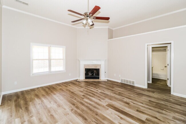 Building Photo - 9245 Tamhaven Dr