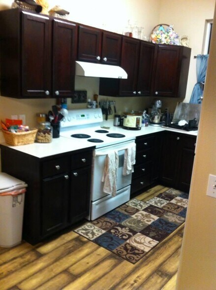 Kitchen - 2633 W Apperson Dr