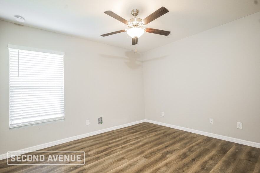 Building Photo - 930 NE 16th Terrace