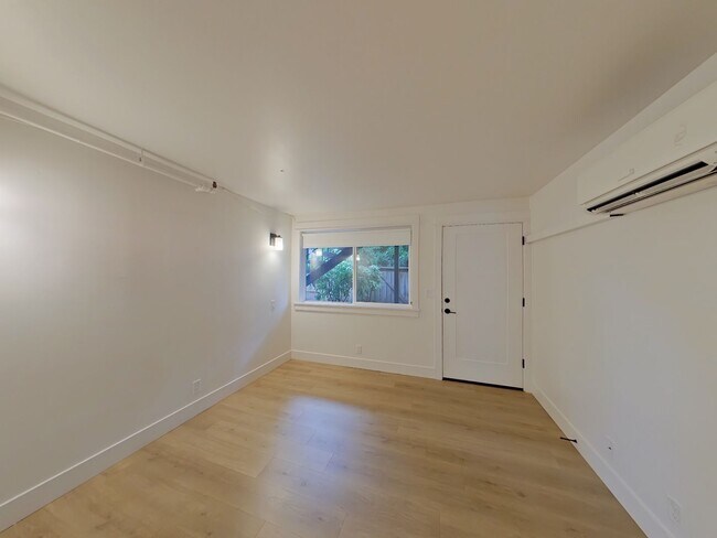 Building Photo - 685-695 East 16th Alley