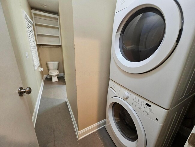 Building Photo - 402 W 3rd Ave