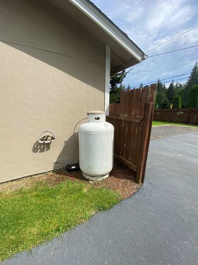 Building Photo - 4 Bed 2 Bath Home in Monroe