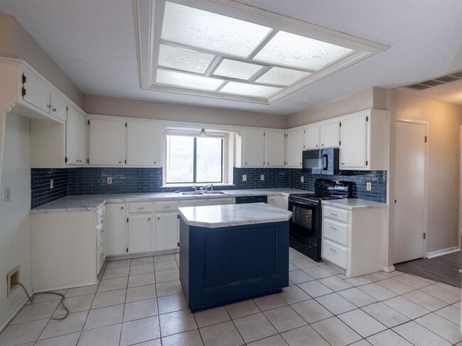 Building Photo - 3201 Creekwood Ct