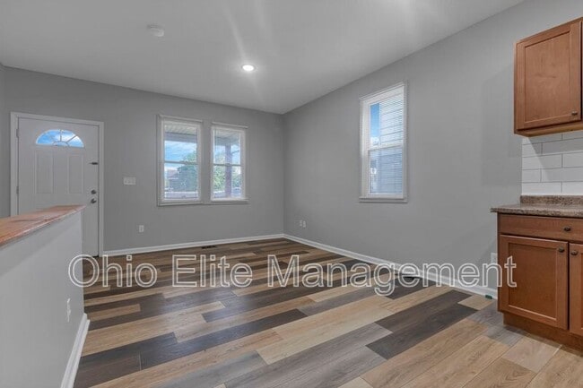 Building Photo - 2023 Sullivant Ave