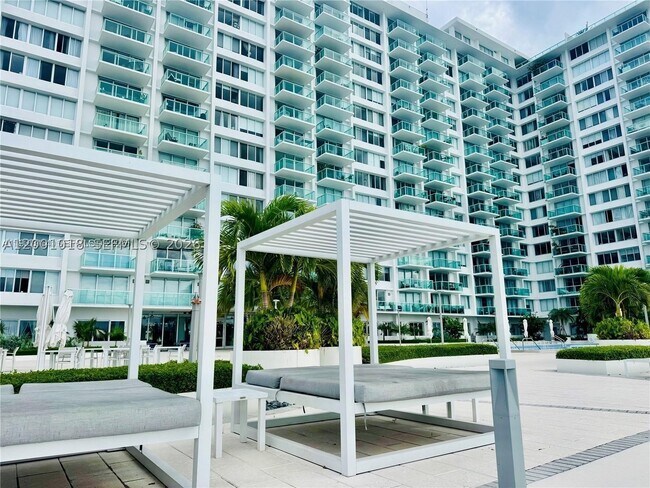 Building Photo - 1000 West Dr
