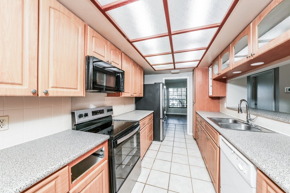 Building Photo - 14096 Greentree Dr