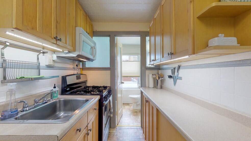Building Photo - 2174 5th Ave