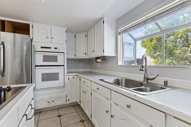 Building Photo - 3666 Pearblossom Cir