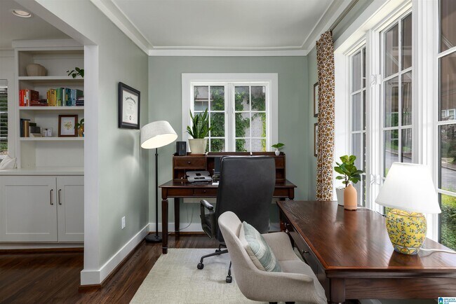 Building Photo - 1305 31st St S