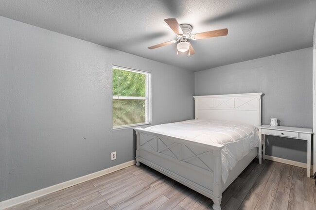 Building Photo - Cozy 2-Bedroom Retreat Near the Lake in Lowell