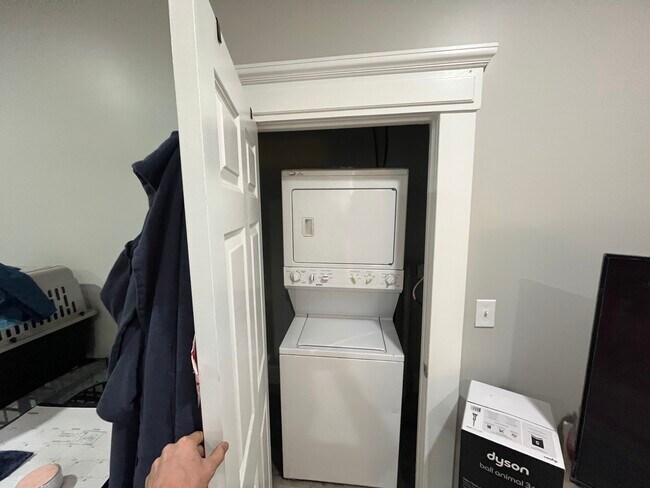 Building Photo - 33 Hamilton Park