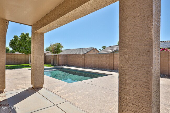 Building Photo - 13337 W Cottonwood St