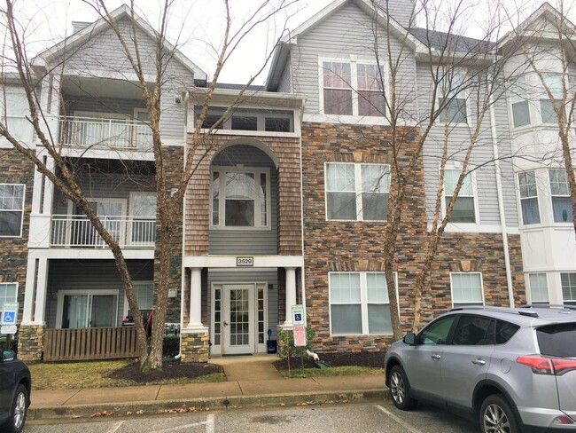 Primary Photo - Spacious 3 BR/2 BA Condo in Russett Commun...