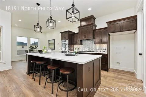 Building Photo - 18191 N Phlox Way