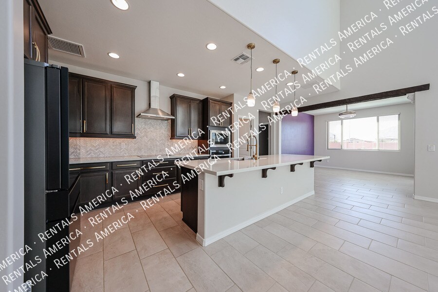 Building Photo - 11128 S 54th Ln