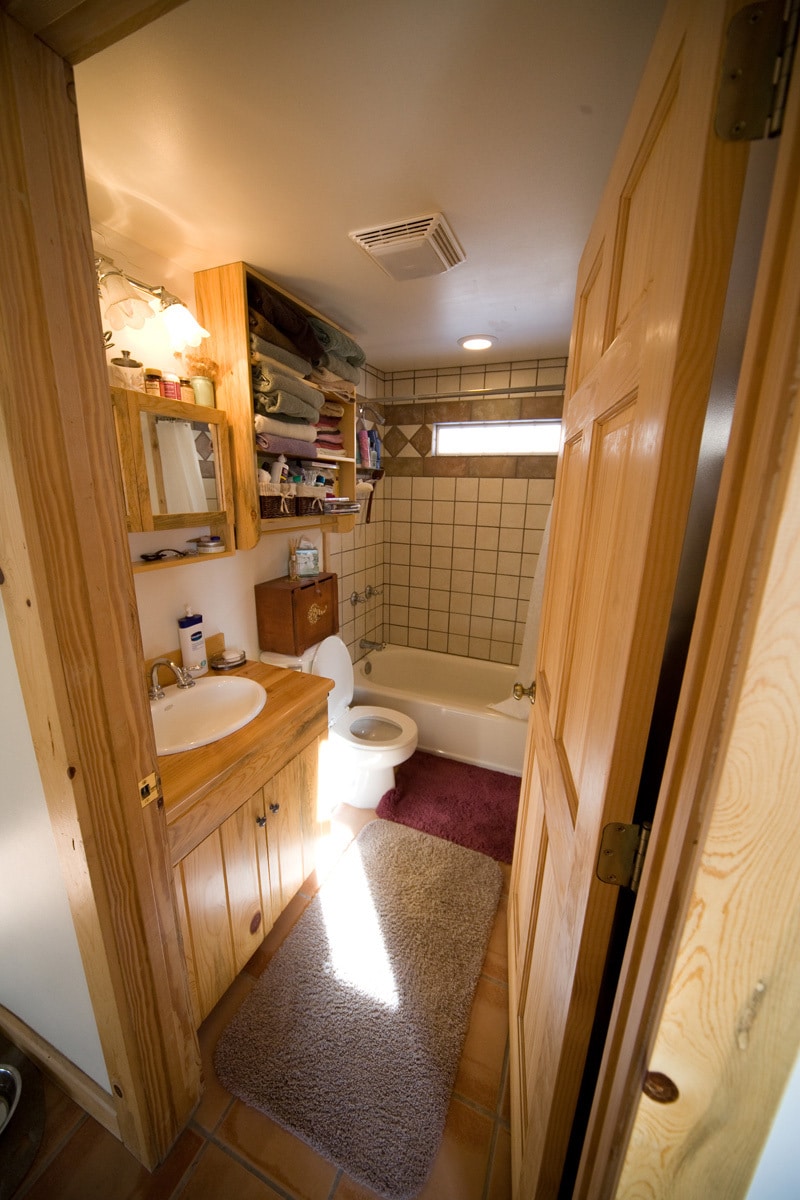 Full Size Bathroom - 2 Nelson St