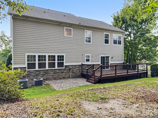 Building Photo - 9403 Segundo Ln