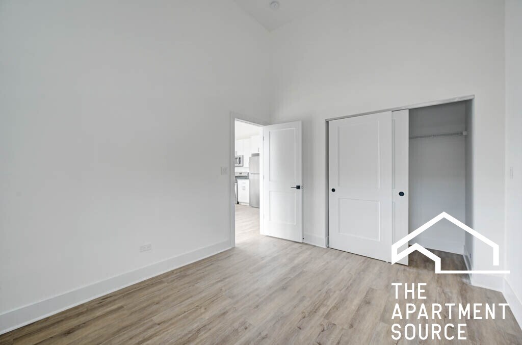 Building Photo - 4734 N Artesian Ave