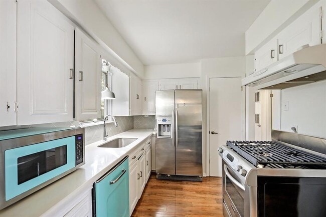 Building Photo - 2202 Towbridge Cir
