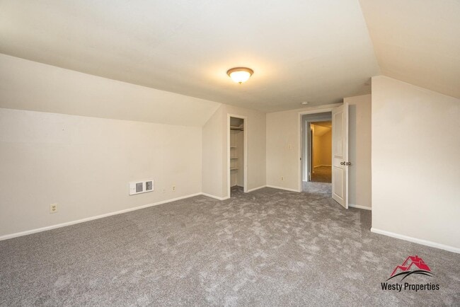 Building Photo - 2413 NE Multnomah St