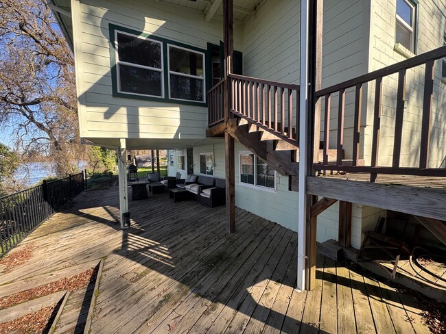 Building Photo - Large one bedroom | On the Feather River