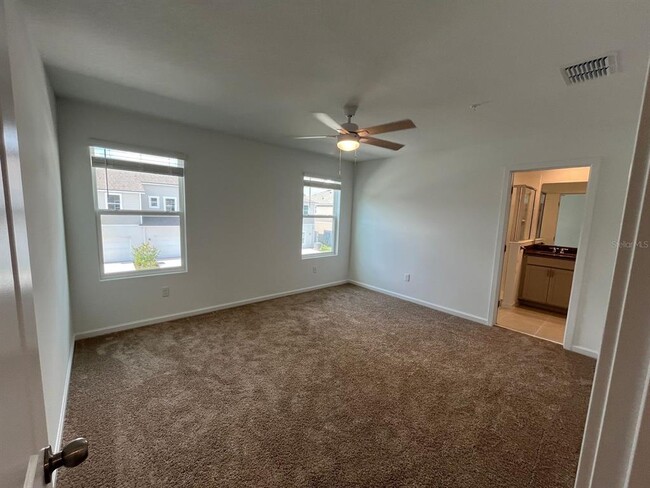 Building Photo - 9815 Walkway Dr