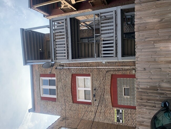 Building Photo - 7831 S Cornell Ave