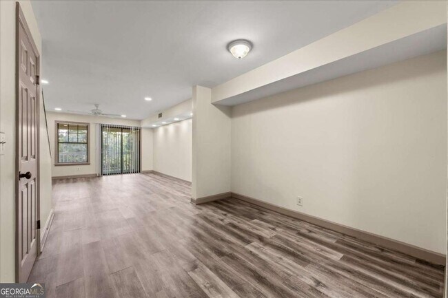 Building Photo - 210 Appleby Dr