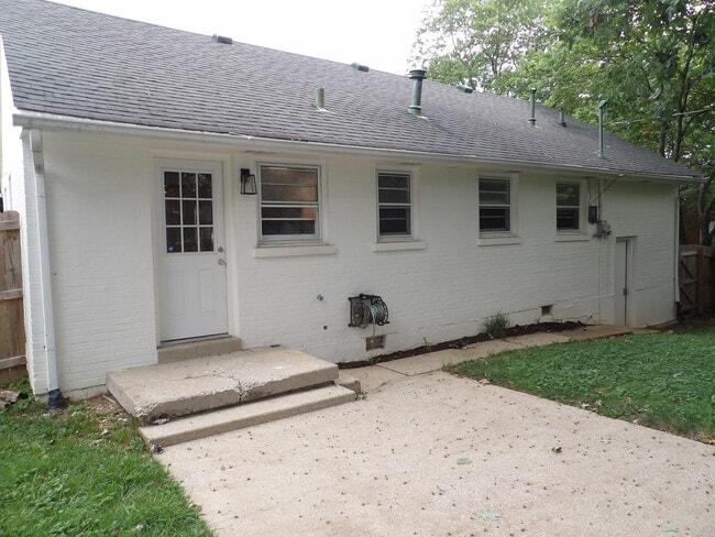 Building Photo - 286 Zandale Dr