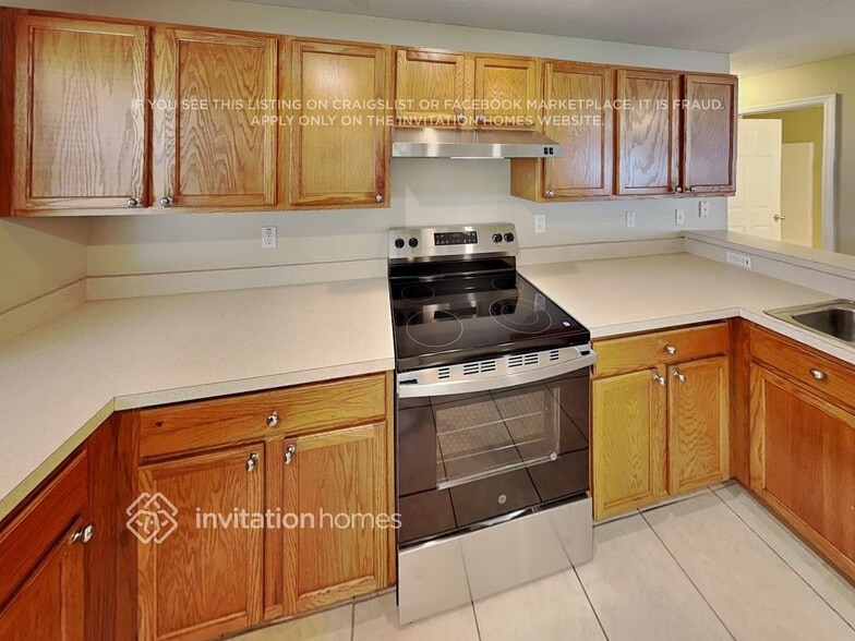 Building Photo - 2211 Lake Pointe Cir