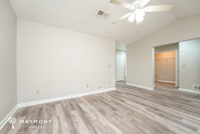 Building Photo - Charming 2-Bedroom Townhome in Stone Mountain