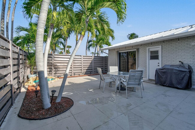 Building Photo - 1801 S US Hwy 1