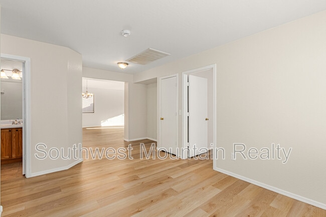 Building Photo - 30196 N Sunray Dr