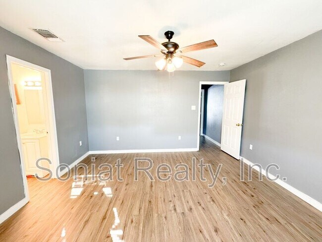 Building Photo - 7760A N Coronet Court