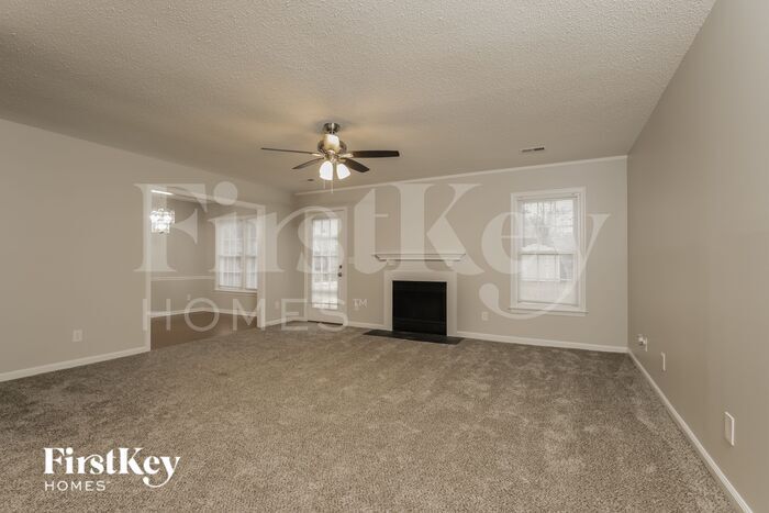 Building Photo - 6306 Channing Rd