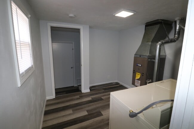Building Photo - 1324 N 5th St