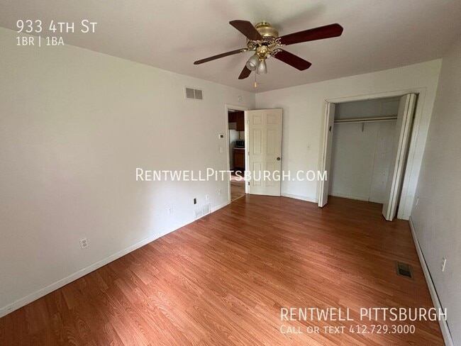Building Photo - 933 4th St