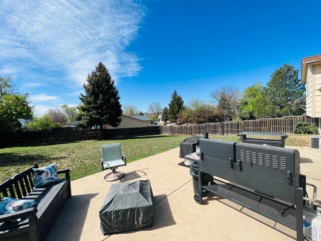 Building Photo - Showings start on 7/10/25 - Great 3 BR 2 b...
