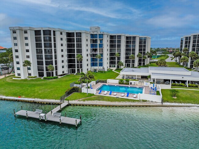 Building Photo - 19800 Sandpointe Bay Dr