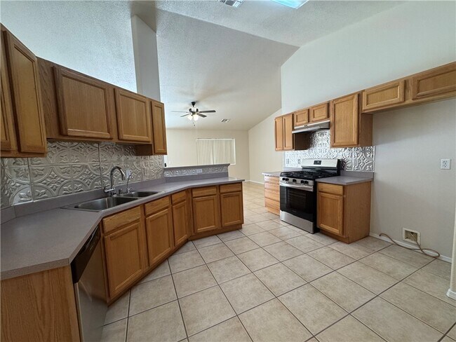 Building Photo - 5288 Tierra Linda Dr