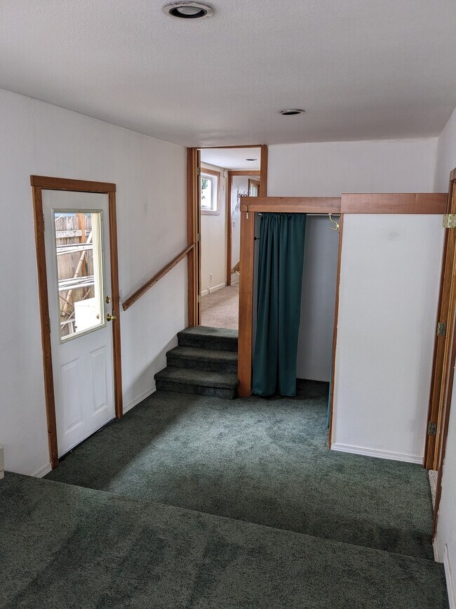 Building Photo - 1005 Clark